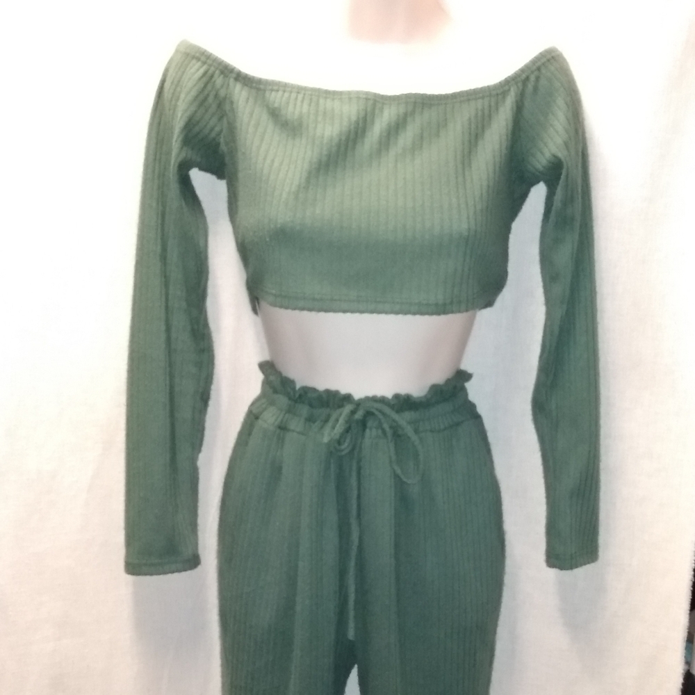 Pink Avenue 2 Piece Long Sleeve Crop Top & Pant , Lg, Green, pre-owned
